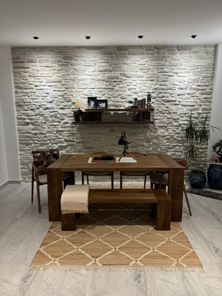 Banyo İçin: "Modern banyo fayans döşeme ve sızdırmazlık garantili derz dolgu uygulaması."

Mutfak Tezgah Arası: "Mutfak tezgah arası seramik kaplama ve dekoratif taş döşeme işçiliği."

Dış Cephe/Bahçe: "Dış cephe doğal taş kaplama ve kaymaz kalebodur zemin uygulaması."